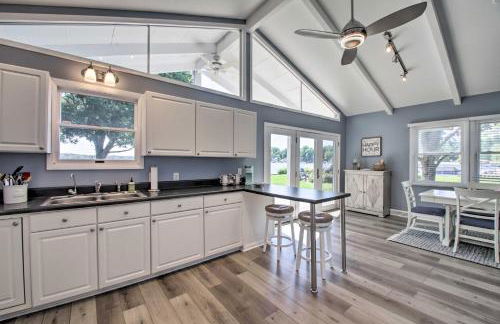 Benton Harbor Lake House with Dock and Fire Pit! - Foto 9