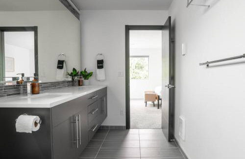 Stylish Urban Retreat w Rooftop Deck - Foto 33