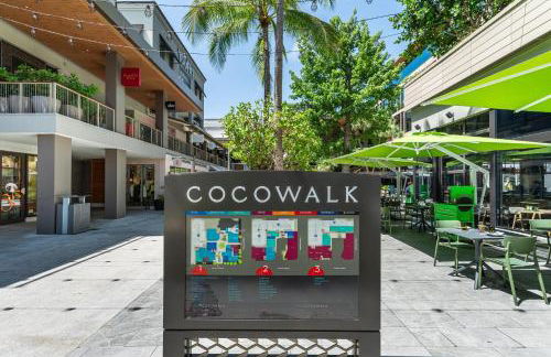 Breathtaking Direct Bay Views 2 bedroom condo with parking - Foto 33