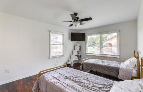 Patio and Pool Table Lake Marion Getaway - Foto 25