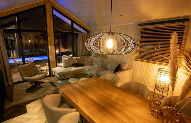 Luxury Lodge With Private Swimming Pool - Photo 21