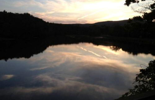 Riverfront Cabin with Beautiful Views of Housatonic River in Great Barrington, Massachusetts - Foto 45