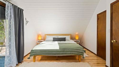 The Blue Forest Chalet - Kayak, Hike, Hot Tub - Foto 3