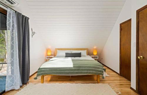 The Blue Forest Chalet - Kayak, Hike, Hot Tub - Foto 3