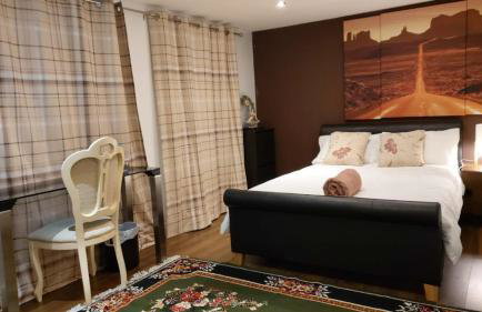 Peaceful Studio En-suite pvt entrance Garden free parking - Foto 9