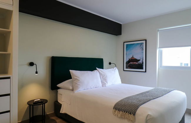 w Spectacular 2BR in the Heart of Miraflores - Photo 2