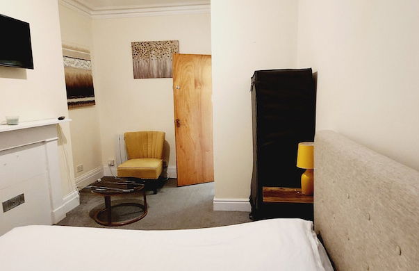 Ashford Cozy Apartment in Town Centre - Photo 3