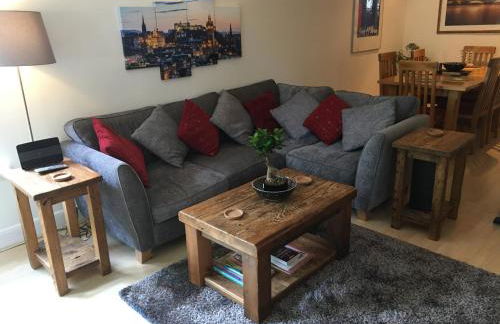 Holyrood Park Apartment - Photo 1