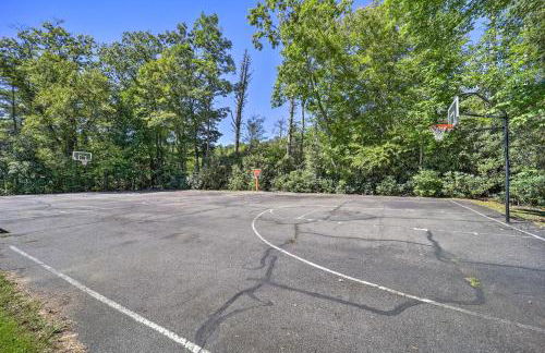 On-Site Lake and Pool Access Cabin in Newland! - Foto 35