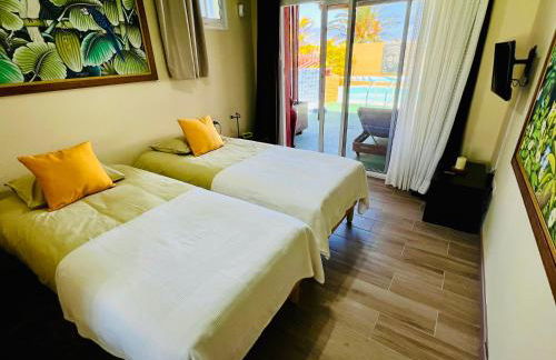 Villa con piscina climatizada y vistas al mar - Foto 18