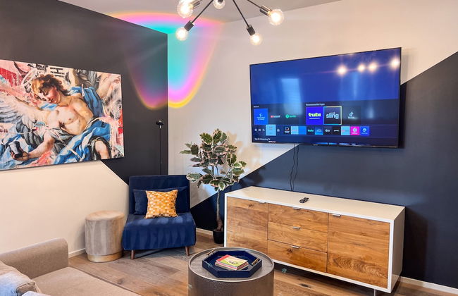 Massive Compound 20 Beds Rainey St 6 min Walk - Photo 37