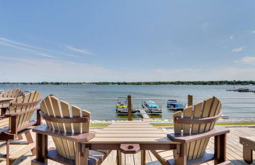 Lakefront Home with Rooftop Deck, Grill, Games! - Photo 5
