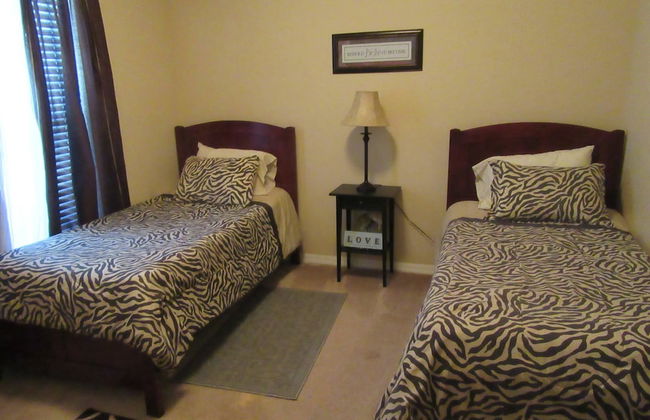 R1 Glenbrook 4 bed / 2 Bath - Photo 3