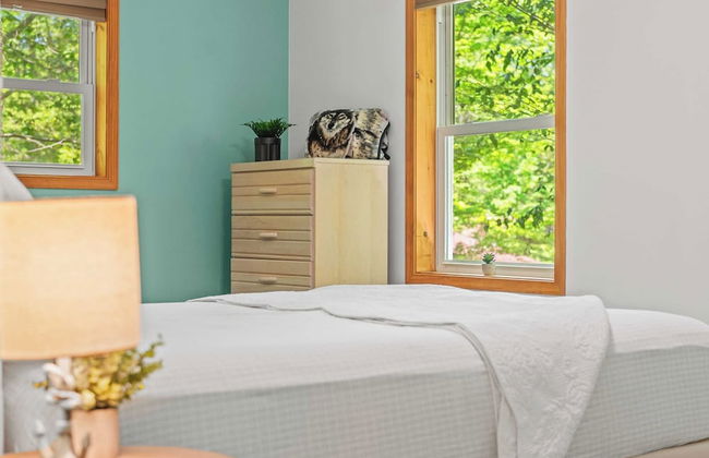 Lake + Pool Access, Game Room, Firepit, Deck Tawny and Peaceful by Avantstay - Foto 37