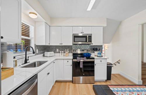 Your own 5BR Private Oasis! wPrivate PoolPickleball - Photo 14