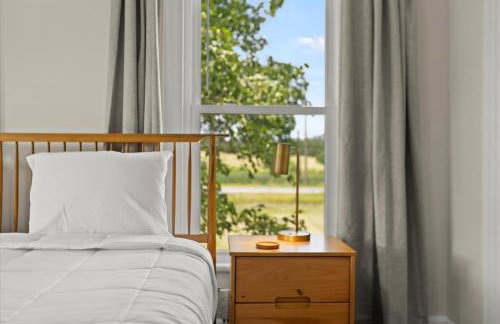 Hudson Restored Farmhouse with Fire Pit - Foto 22