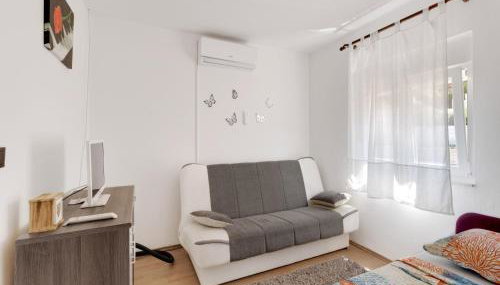 Simplistic Holiday Home in Jasenice Rovanjska near Sea - Foto 3