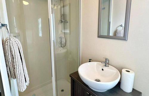 2-Bed Ringwood Cabin - incl Park Pass SelfCheckin - Foto 13