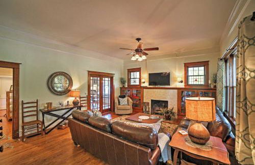 Spacious and Stunning Cleveland Getaway on 1 Acre - Foto 2