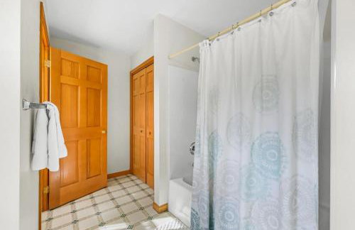 Charming Harwich Home—Relax Explore Cape Cod - Photo 25