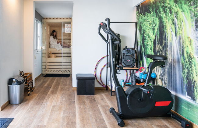 Superb Villa - Private Pool Jacuzzi Sauna Gym - Photo 6