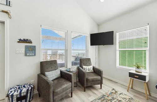 Beachfront Views with 3 bedrooms and 2 bathrooms - Foto 25