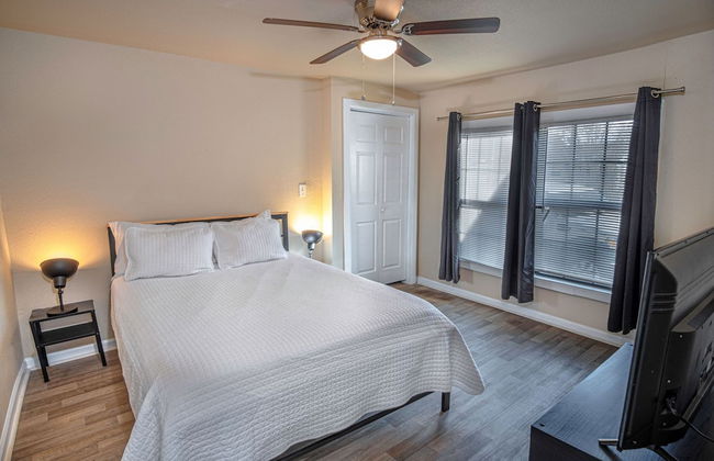 Nice 3br/2ba Near Downtown 2 min At&t Center - Foto 8