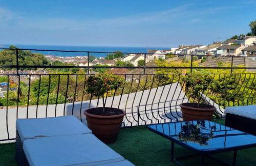 3 Bedroom Bungalow with great Sea Views, Private Hot Tub & Gardens - Foto 43