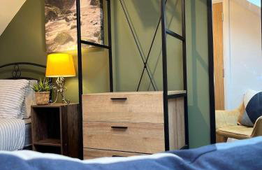 Ideal 4-bed home sleeps 7 - Nr Trafford Ctr & M60 - Foto 57