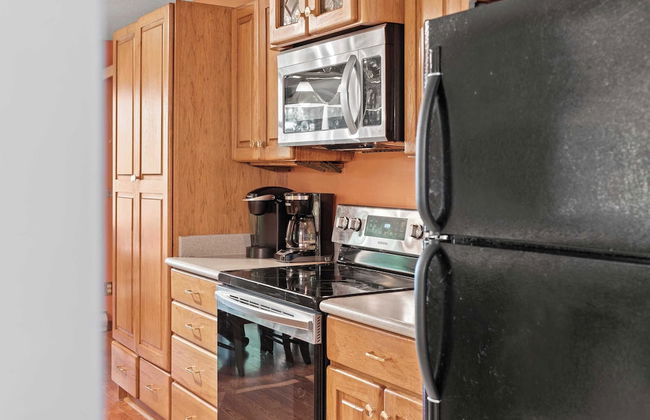 Marina Village by Avantstay Walk to Lake + Marina Balcony + Patio - Photo 11