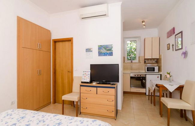 Apartments and Room Frane - Studio With Terrace - Photo 4