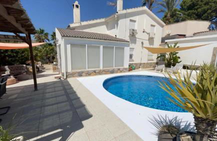 Villa with Private Pool & Hot tub - Foto 17