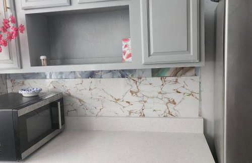 Massive 5 bedroom Close to NYC - Photo 3