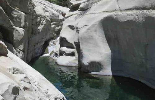 Vintage RV Creekside Nature Retreat near Ojai next to Swim Holes Hike - Foto 57