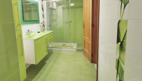 Neptuno Apartment: Sun, beach and relax in Huelin - Photo 5, Shower