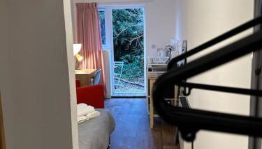 Garden Apartment with free Parking and EV - Foto 2