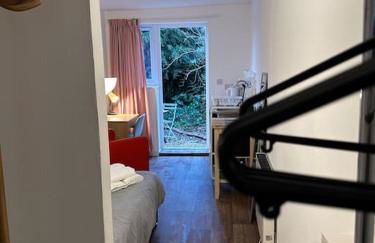 Garden Apartment with free Parking and EV - Foto 2