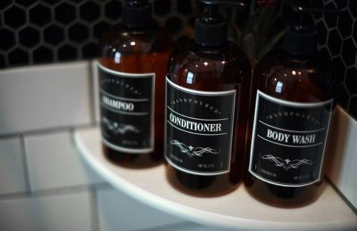 HostWise Stays - Prime Location in Lawrenceville, Exposed Brick 2BR Home - Foto 35