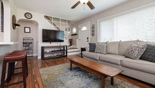 OPEN 4BR2BA Sleeps 8 Near Hwy Covered Deck - Foto 3