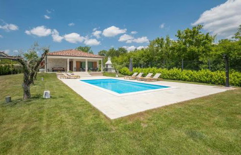 Amazing Home In Strped With Wifi - Photo 1