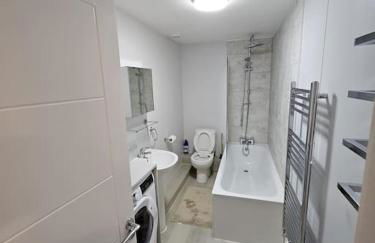 Luxury Flat - With Roof Terrace - Photo 12