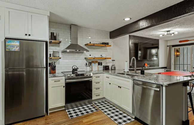 Pocono Bear Den by Avantstay Stylish Modern Deck w Grill Outdoor Dining - Foto 3