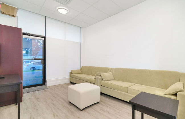 Charming 1BR Lakeside - Photo 11