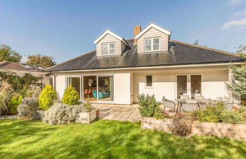 Stylish and fresh 4 bed beach house with garden - Pass the Keys - Foto 38