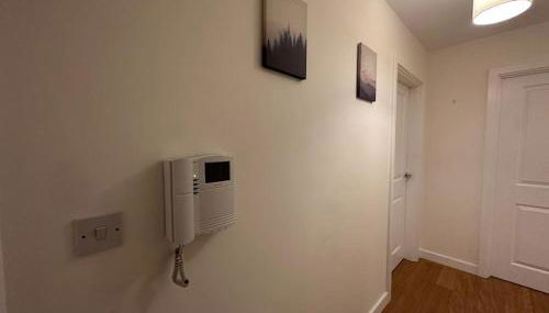 Modern 2 bed 2 bath Flat Close to Train station - Foto 1