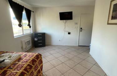 Crown Inn & Suites - Foto 33