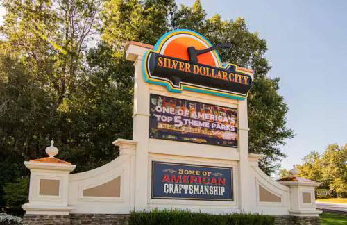 Lake Escape for Two – Jacuzzi & Fire Pit - Foto 8