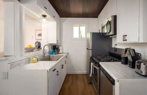 The Brook Ave Bungalow - Photo 13