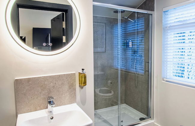 Thetford Hive - Photo 46