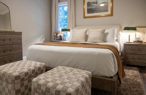 Sink into the Luxe Corner Tub at an Upscale, Spacious Home - Foto 28